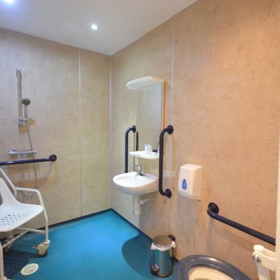 Fully accessible wet room