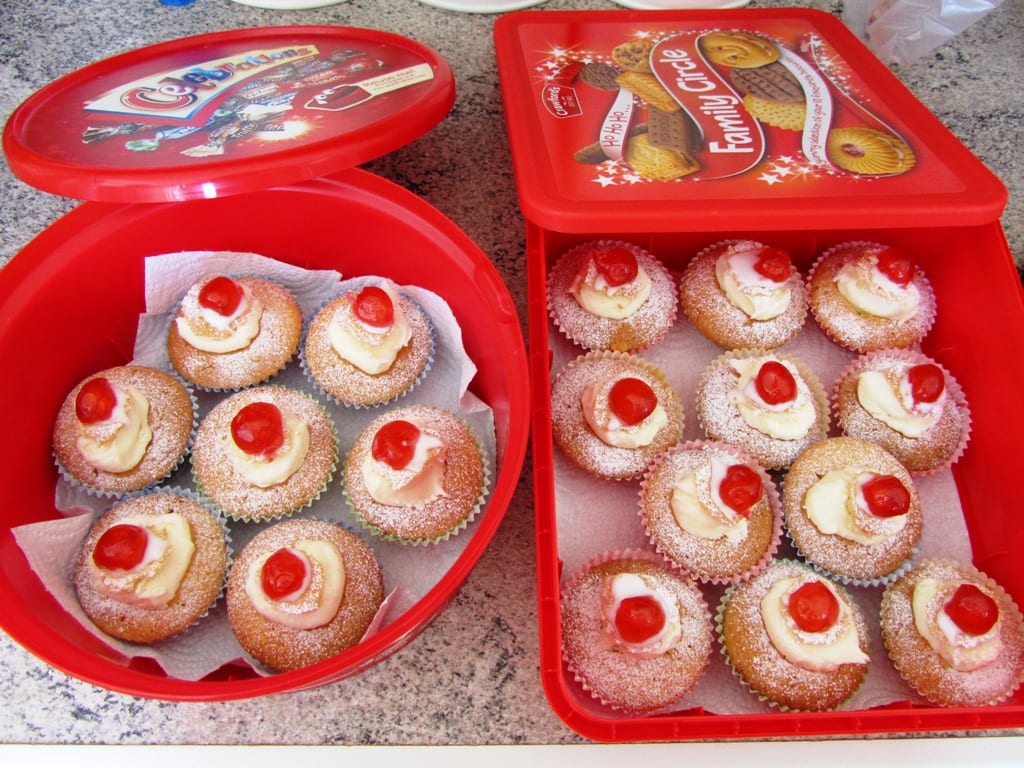 Making cupcakes or fairy cakes